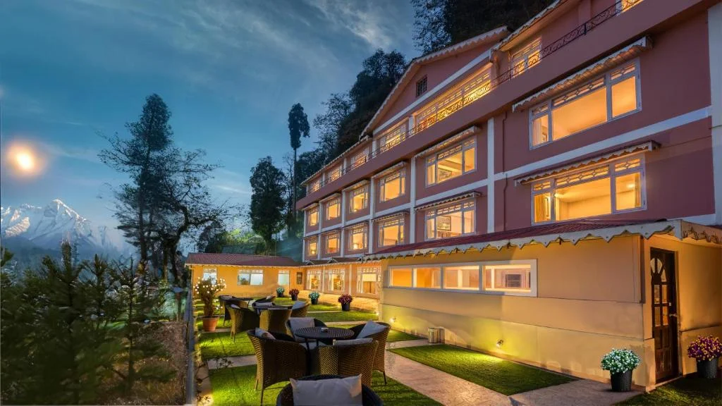 Summit Oakden Resort Exterior